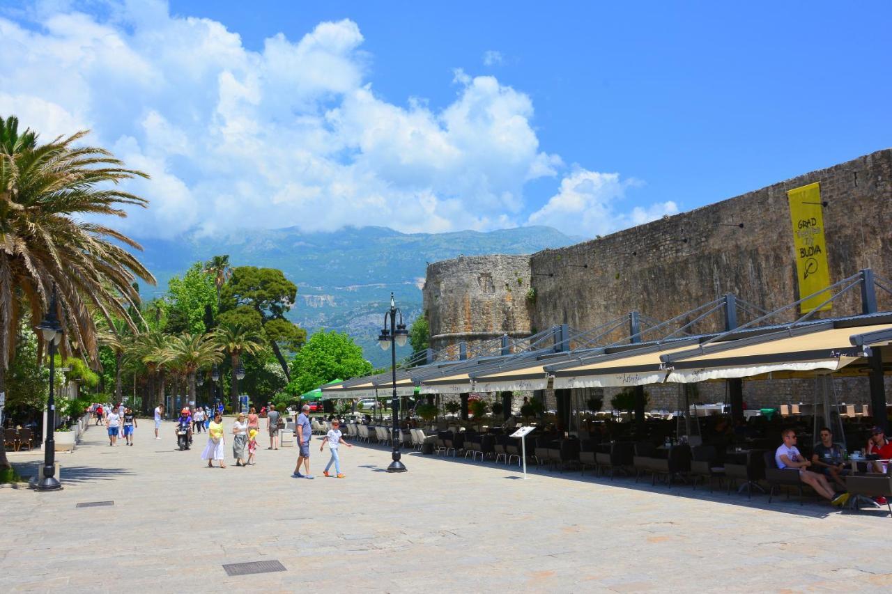 Montenegro Backpackers Home Budva Exterior photo